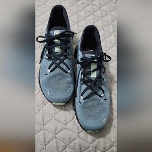 ON CLOUD WOMENS SNEAKERS